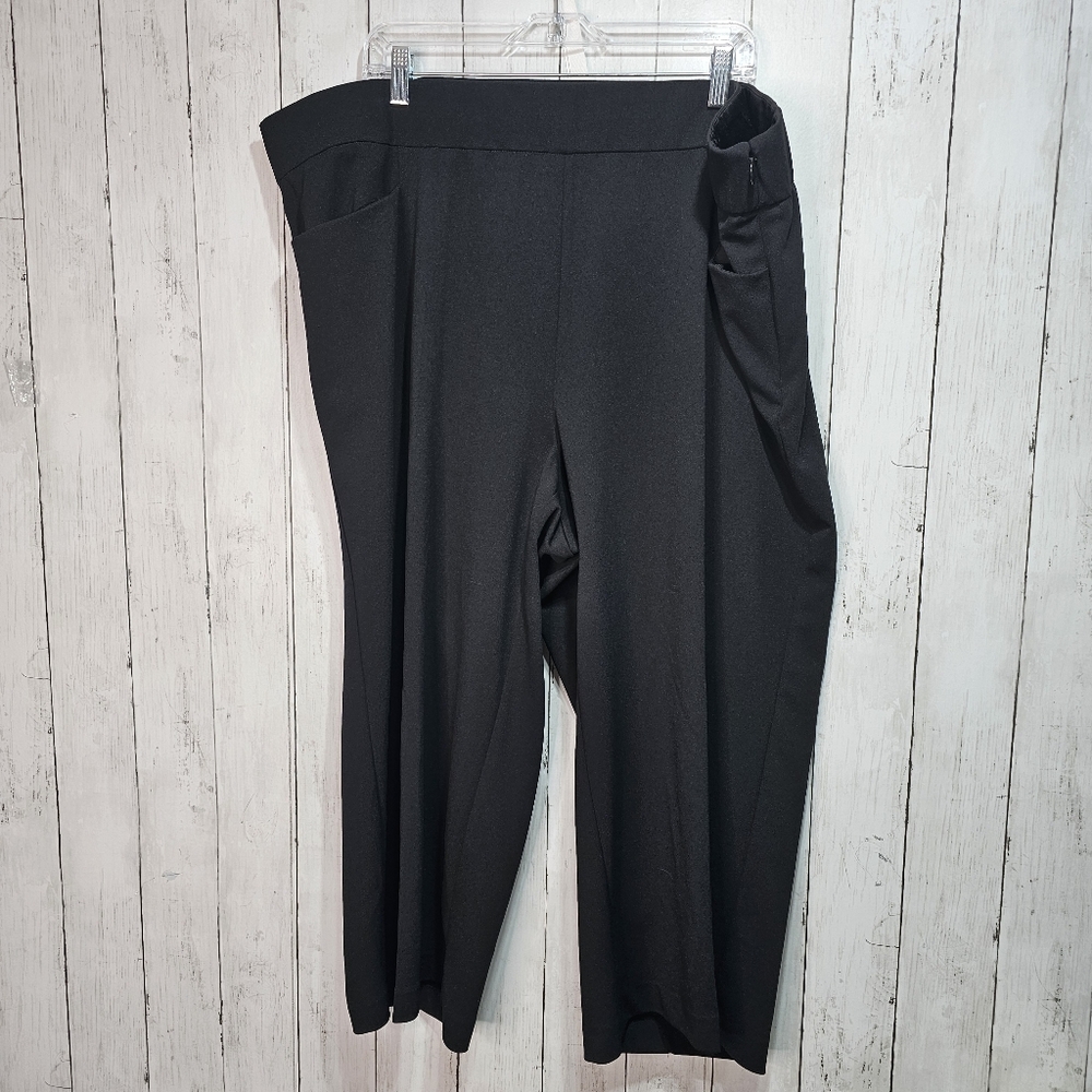 Torrid Women’s Black Wide Leg Dress Pants Capris Size Zip Size 24 Pockets.